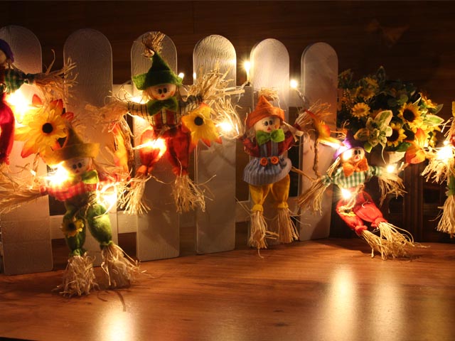 Battery Operated Decorative Warm White LED String Light with Scarecrows- Pack of 5