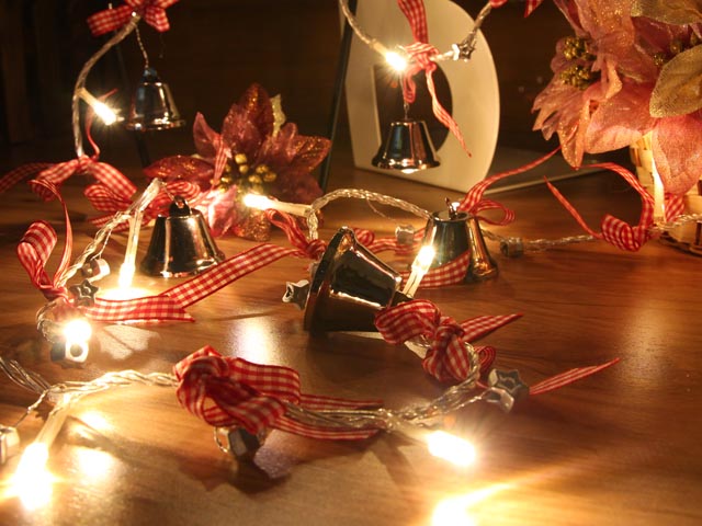 Battery Operated Decorative Warm White LED String Light with Silver Bells - Pack of 5
