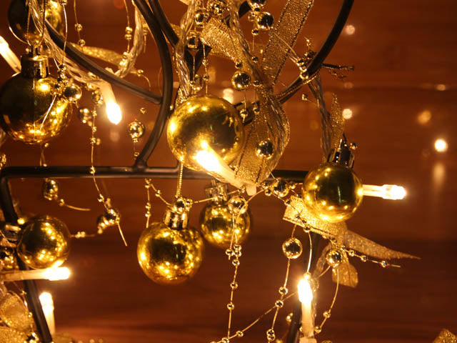 Battery Operated Decorative Warm White LED String Light with Gold Christmas Balls - Pack of 5