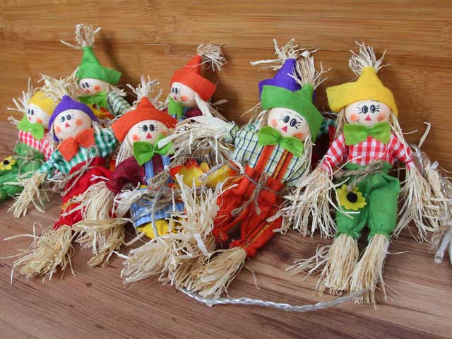 Battery Operated Decorative Warm White LED String Light with Scarecrows- Pack of 5